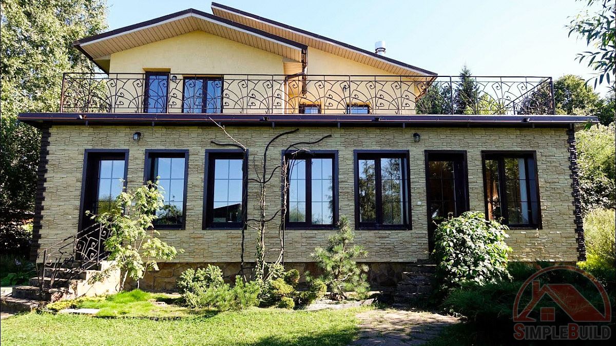 Фасадные панели «Royal Stone» цвет Оттава в экстерьере
