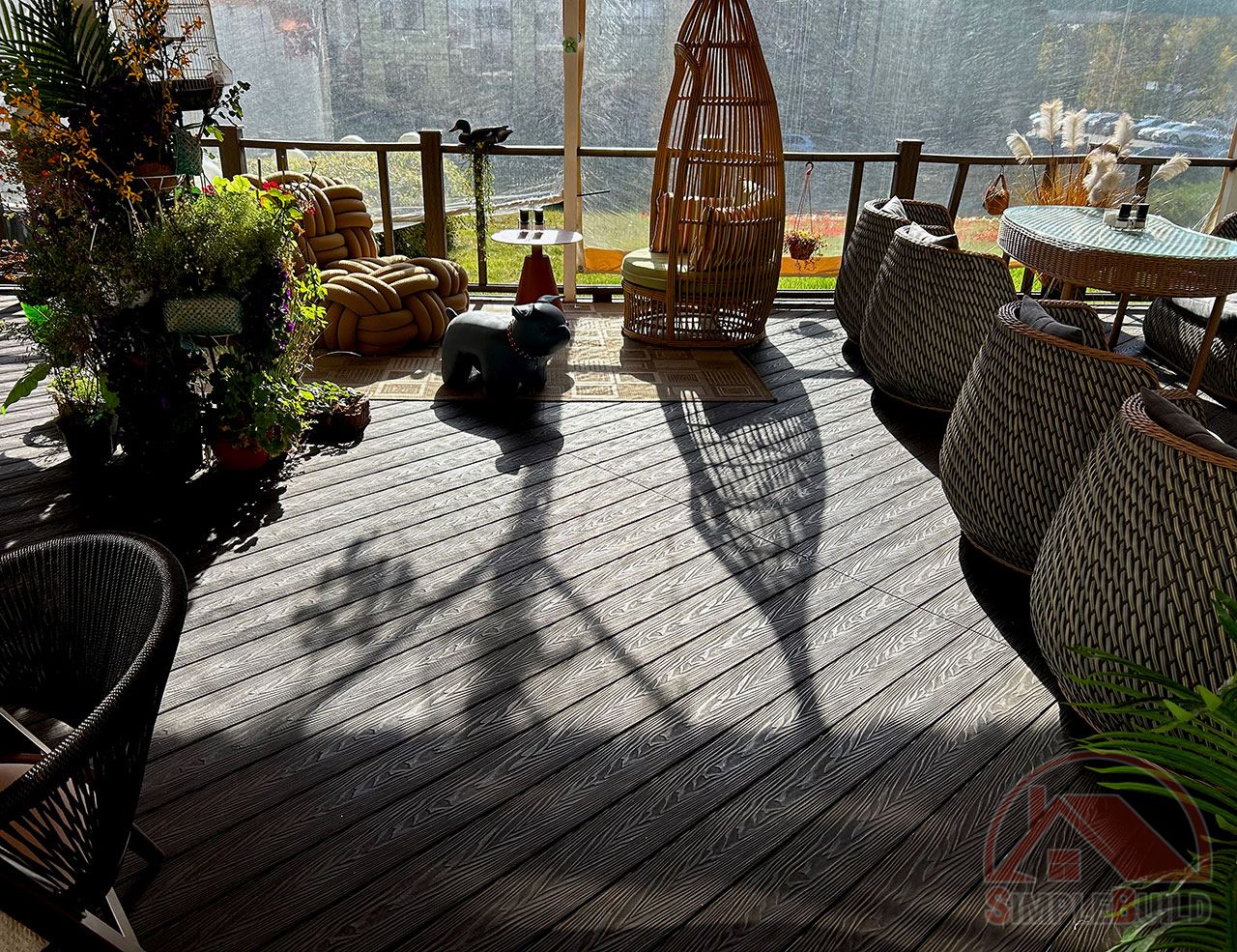 Декинг PolyWood DUO венге на общественной террасе