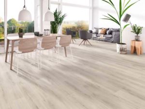 Ламинат орхидея дуб в интерьере с панорамным остеклением