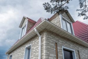 Водосток Альта-Профиль белый, панели камень белый