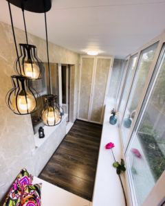 Ламинированные панели ПВХ Век Харлей серый в интерьере