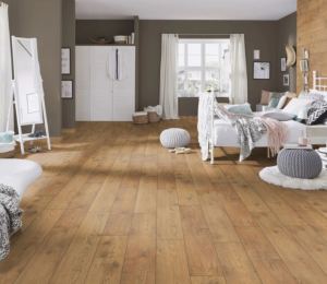 Ламинат рыжевато-коричневый каштан в интерьере