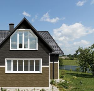 Сайдинг Стоун Хаус ригельный кирпич латунь / грифель в экстерьере