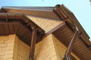 Водосточная система Дёке Люкс шоколад на многоуровневой кровле
