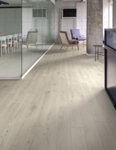 Ламинат дуб Шантили в интерьере