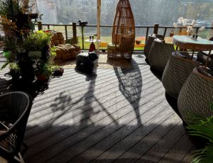 Декинг PolyWood DUO венге на общественной террасе