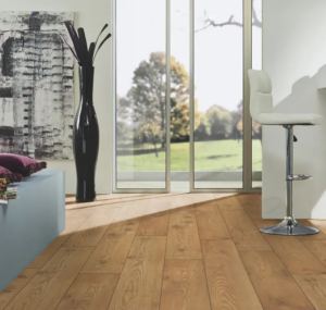 Ламинат каштан рыжевато-коричневый в интерьере