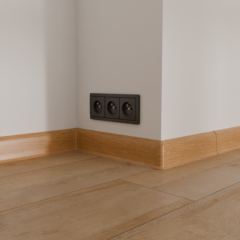 плинтус ПВХ «Ideal» серия «Классик», дуб светлый